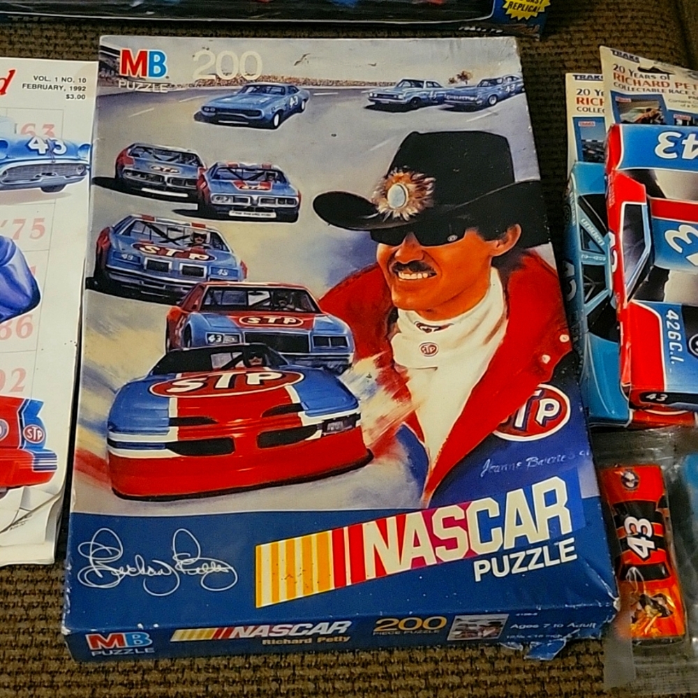 Richard petty puzzle 200 pieces.  20 years of richard petty collectible
